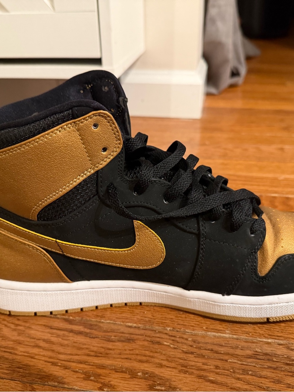 Men's Black & gold High-Top Sneakers - Picture 5 of 7